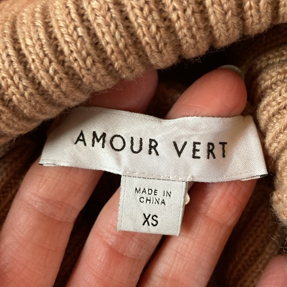 Amour Vert Adlenia Wool turtleneck tunic sweater, XS, camel - Picture 6 of 8